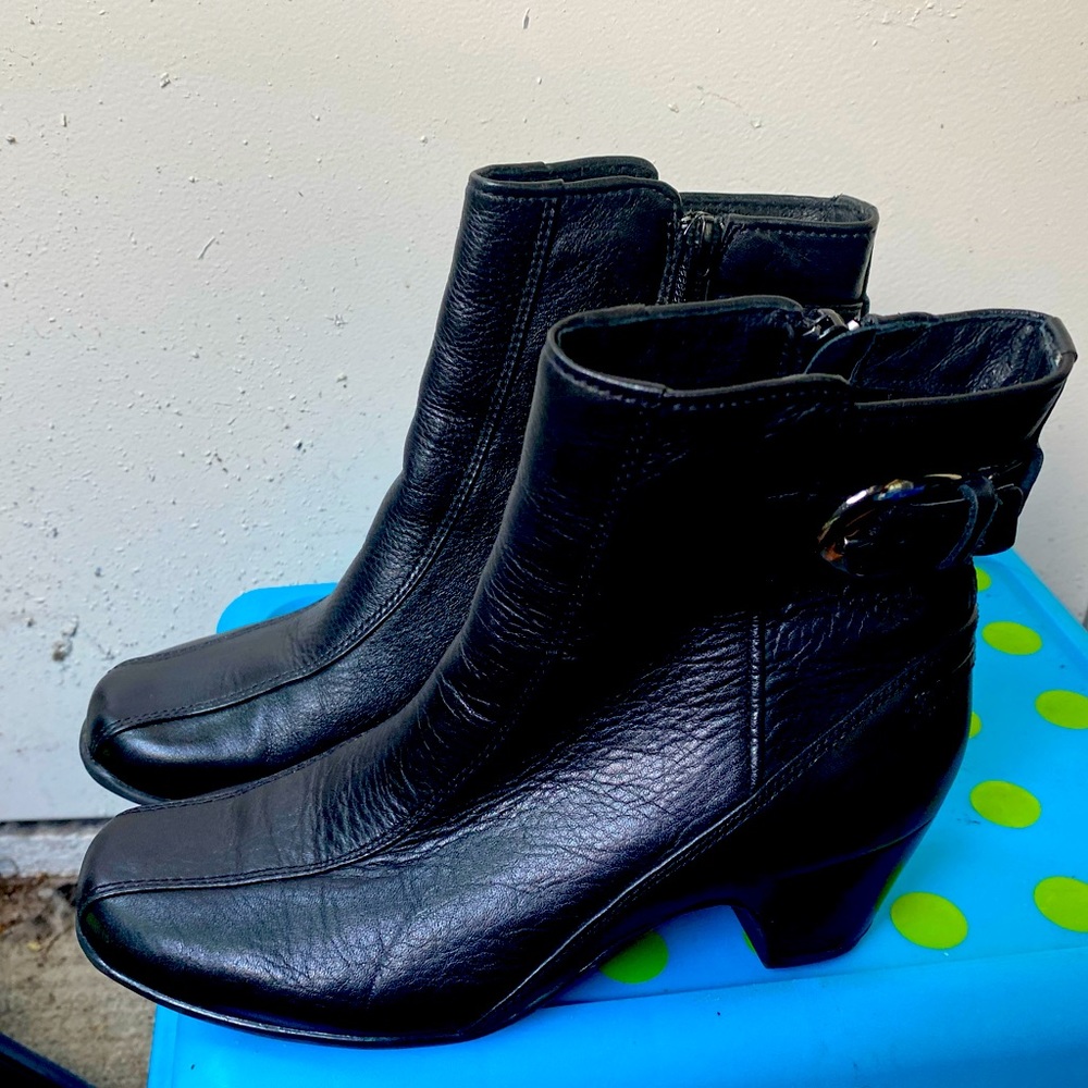 Clarks Artisan Dara 84950 Women’s Black Leather Zip Up Ankle Boots Size 5.5M